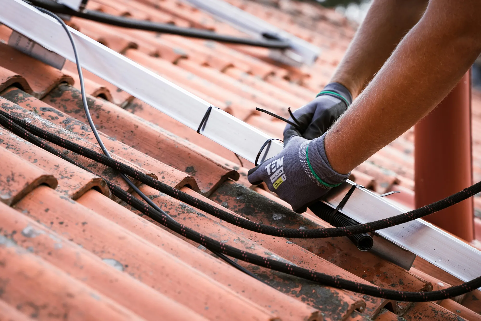 Installing a panel mounting frame on a house roof
